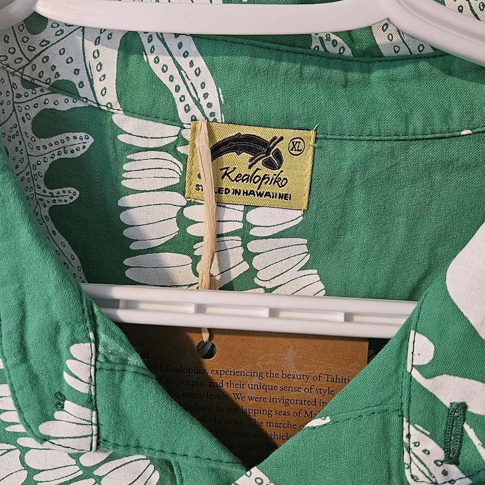 KEALOPIKP WAHINE ALOHA SHIRT - SIZE XL - TAHITI PRINT - GREEN AND WHITE COLORS - Picture 5 of 5